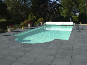 Lot de 40 margelles "Vendée" droites - 60 x 33 x 3 cm + 4 margelles angle de piscine 48 x 48 x 3 cm - Ton Gris