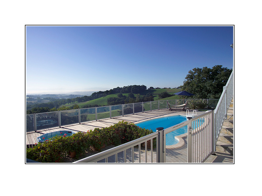 Barrière de piscine panneau barreaudage