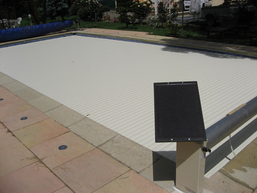 Volet roulant solaire hors sol " Golden Roll "-  8 x 4 m