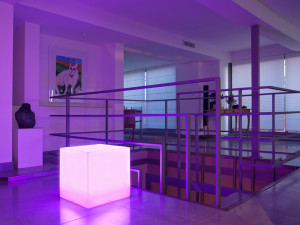 Cube lumineux multicolore autonome 40 cm.