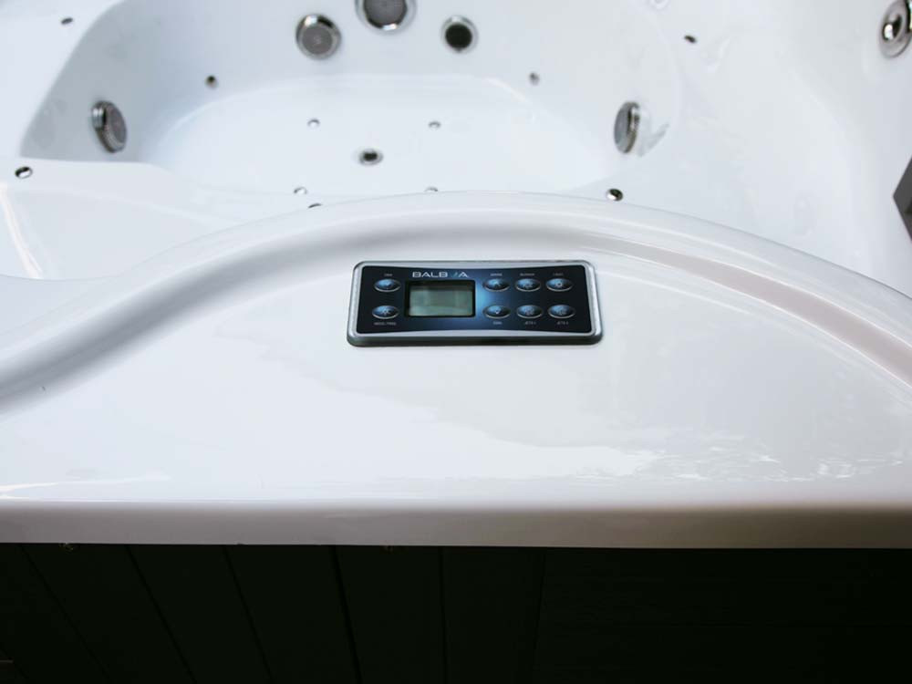 Spa "Cuba" 6 places - Cuve blanc - système Balboa +Bluetooth intégré - 220x210x80cm