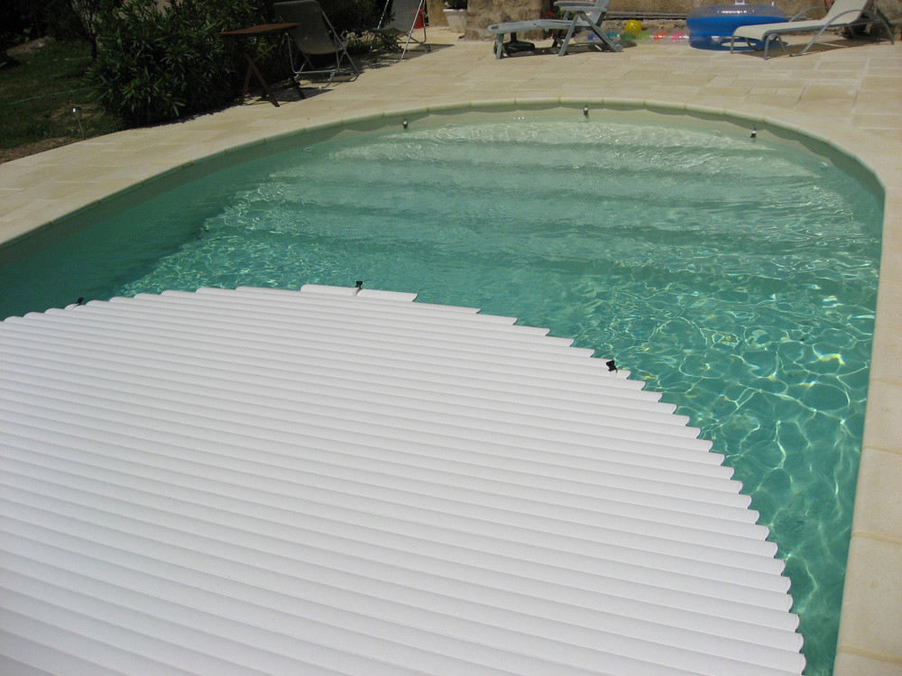 Volet roulant hors sol "Mouv &amp; Roll " pour piscine Cordoue